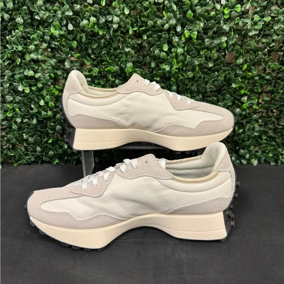 New Balance 327 Shoes - M7.5/W9 - Picture 2 of 10